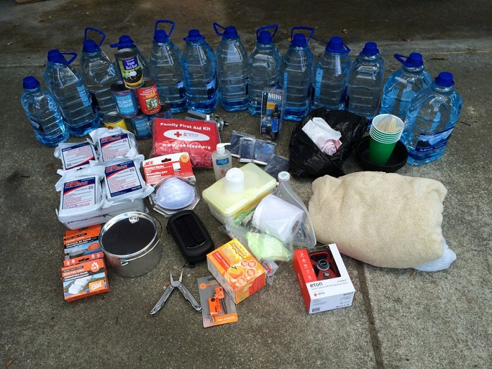 earthquake kit items