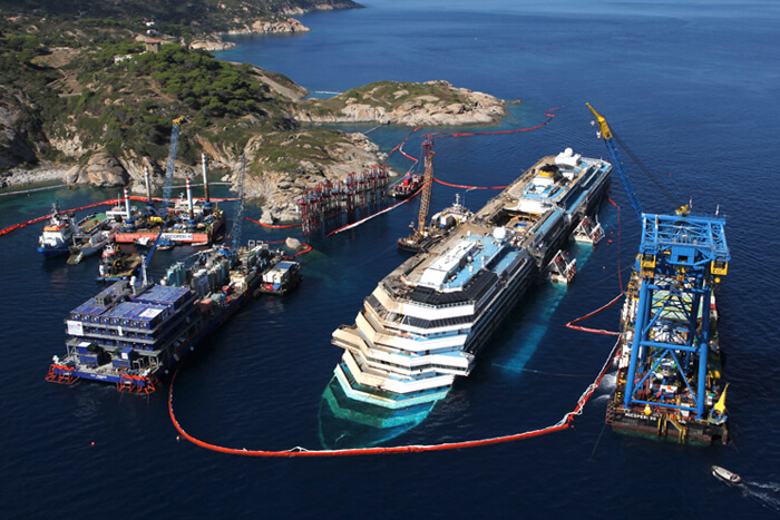 removal of the Costa Concordia ship 